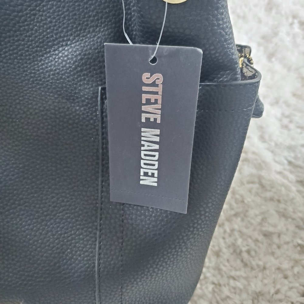Steve Madden Black Bag w/Snakeskin Interior and Coin Purse - Picture 5 of 16